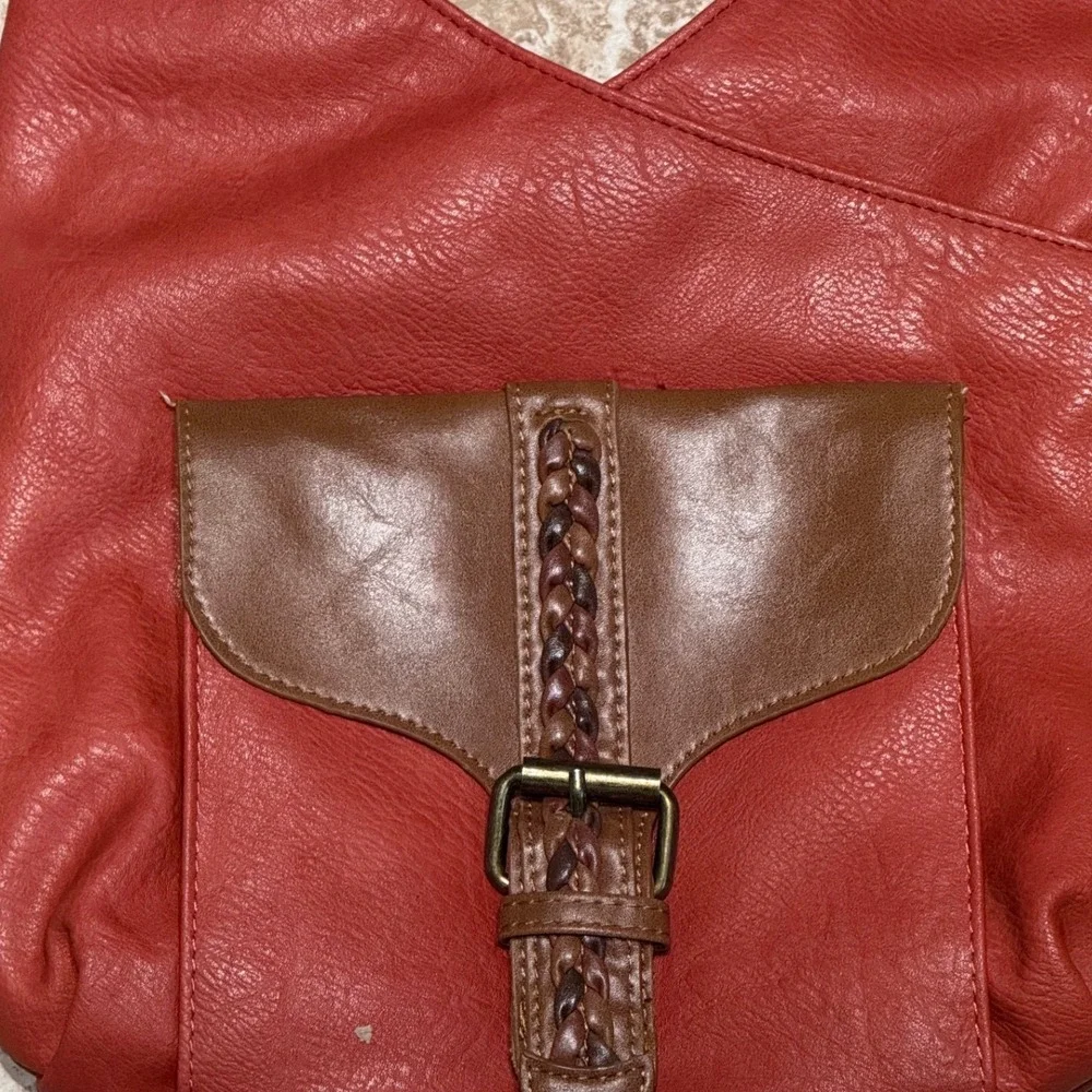 Beuno Crossbody Boho Bag – Red & Brown Three-Compartment Satchel‎